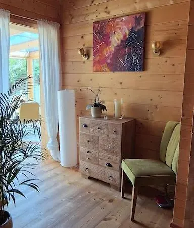 Oekologisches Hideaway Mit Sauna Und Grossem Garten